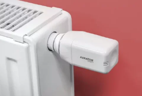 Sterowanie ogrzewaniem podłogowym przewodowe czy bezprzewodowe - co się bardziej opłaca?